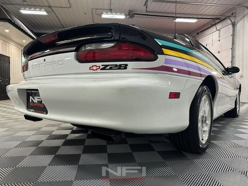 Used 1993 Chevrolet Camaro Z28 RWD image 19
