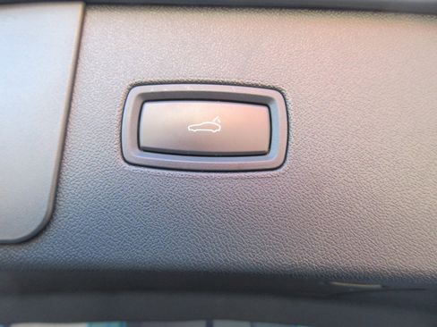 Used 2023 Porsche Cayenne image 40