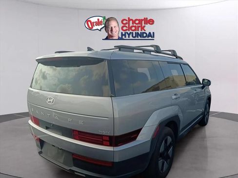Used 2025 Hyundai Santa Fe SEL FWD image 3