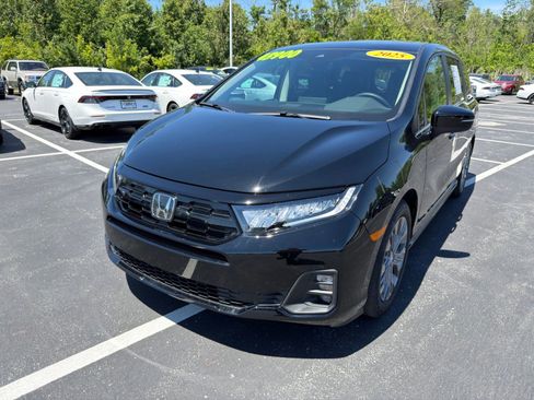 Used 2025 Honda Odyssey Touring image 2