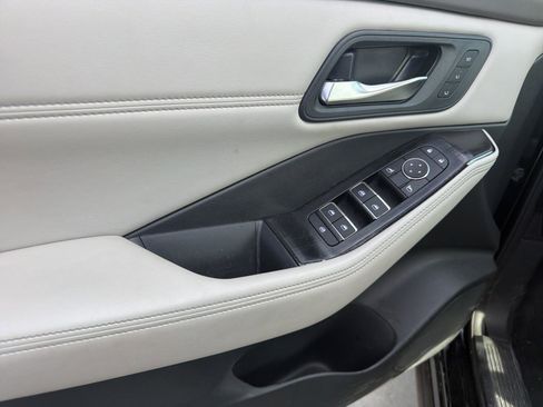 Used 2023 Nissan Rogue SL w/ SL Premium Package image 17