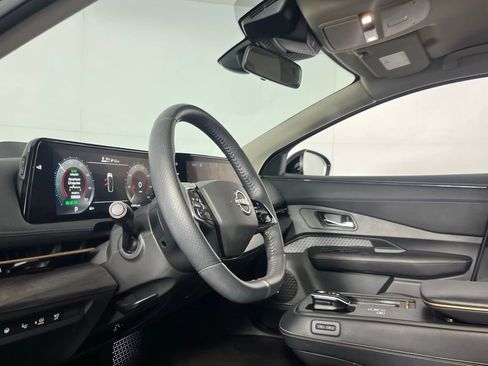 Used 2023 Nissan Ariya AWD image 21