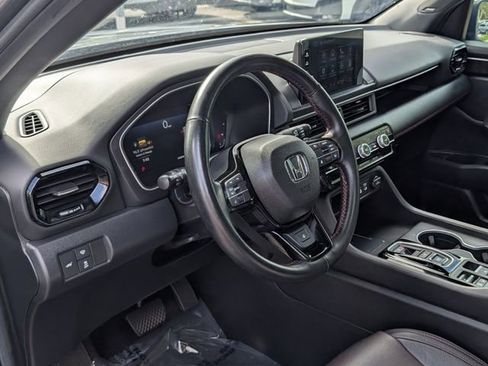Used 2025 Honda Pilot Black Edition image 11