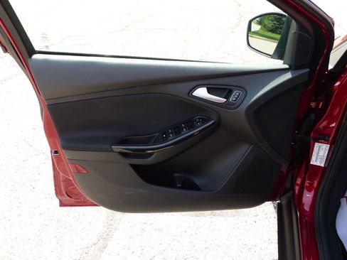 Used 2017 Ford Focus Titanium FWD image 21