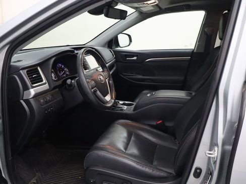 Used 2019 Toyota Highlander Limited Platinum AWD/4WD image 24