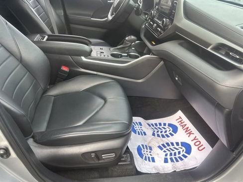 Used 2024 Toyota Highlander XLE image 23