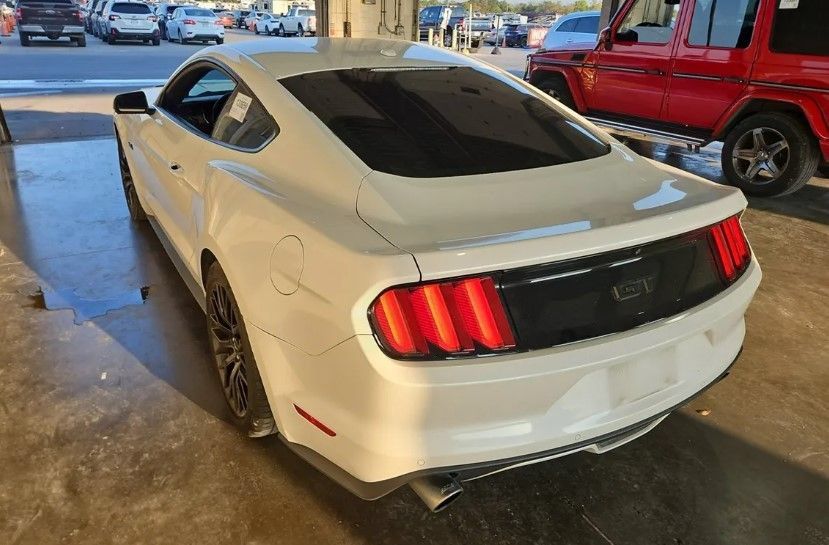 Used 2017 Ford Mustang GT Premium w/ GT Performance Package RWD image 3