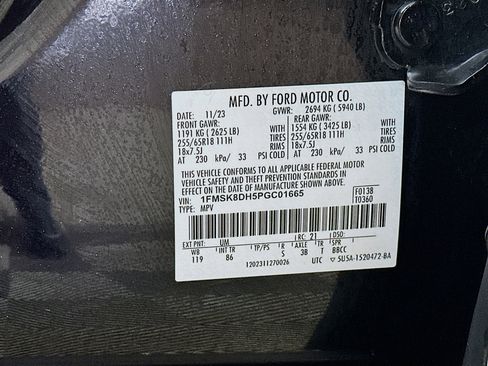 Used 2023 Ford Explorer XLT AWD/4WD image 30
