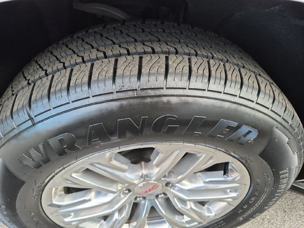 Used 2023 GMC Yukon SLT AWD/4WD image 9