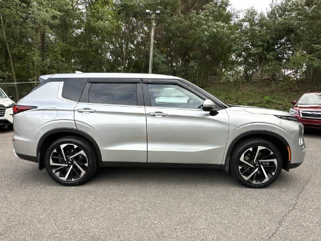 Used 2024 Mitsubishi Outlander SE AWD/4WD image 3