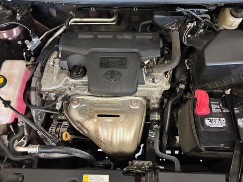 Used 2018 Toyota RAV4 XLE AWD/4WD image 25