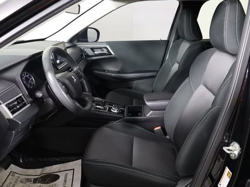 Used 2024 Mitsubishi Outlander ES FWD image 14