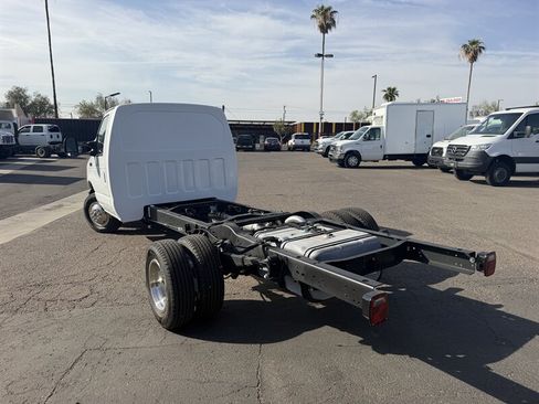 Used 2024 Ford E-450 and Econoline 450 Super Duty w/ Driver's Safety Package RWD image 4
