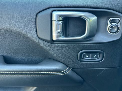 Used 2024 Jeep Wrangler Unlimited Sahara AWD/4WD image 10