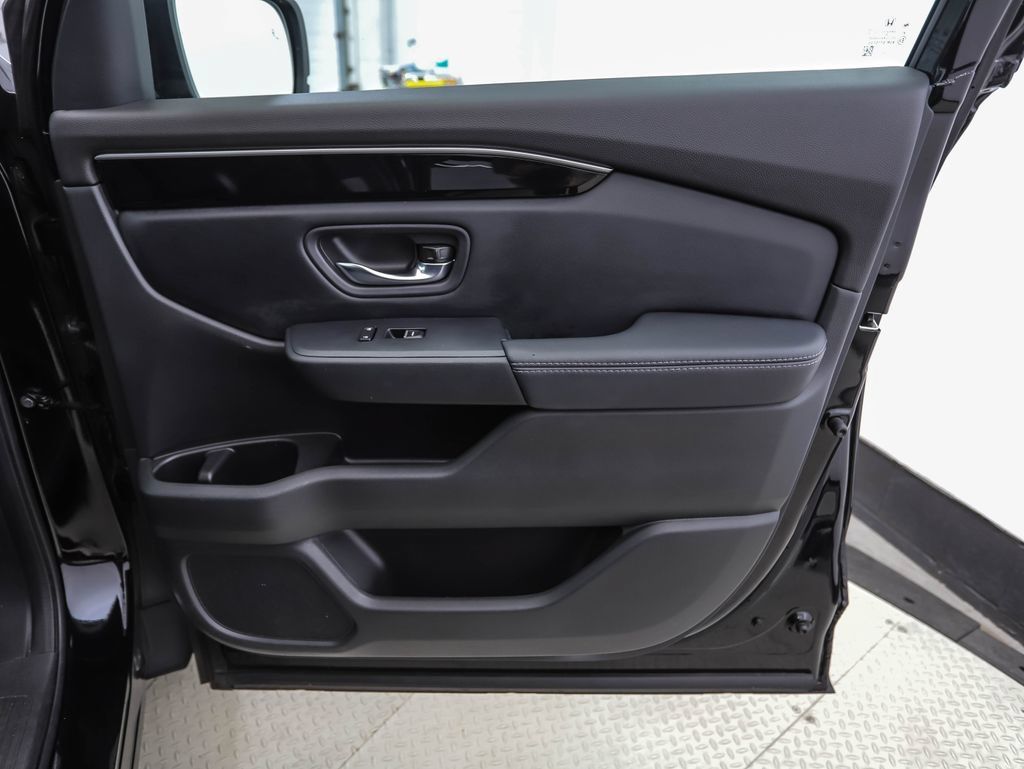 Used 2023 Honda Pilot Touring image 32