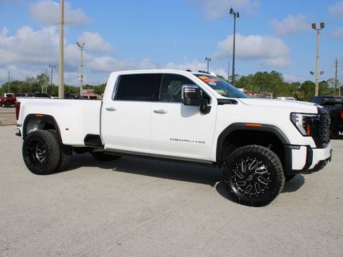 Used 2024 GMC Sierra 3500 Denali Ultimate AWD/4WD image 16