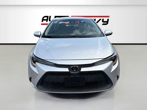Used 2022 Toyota Corolla LE FWD image 2