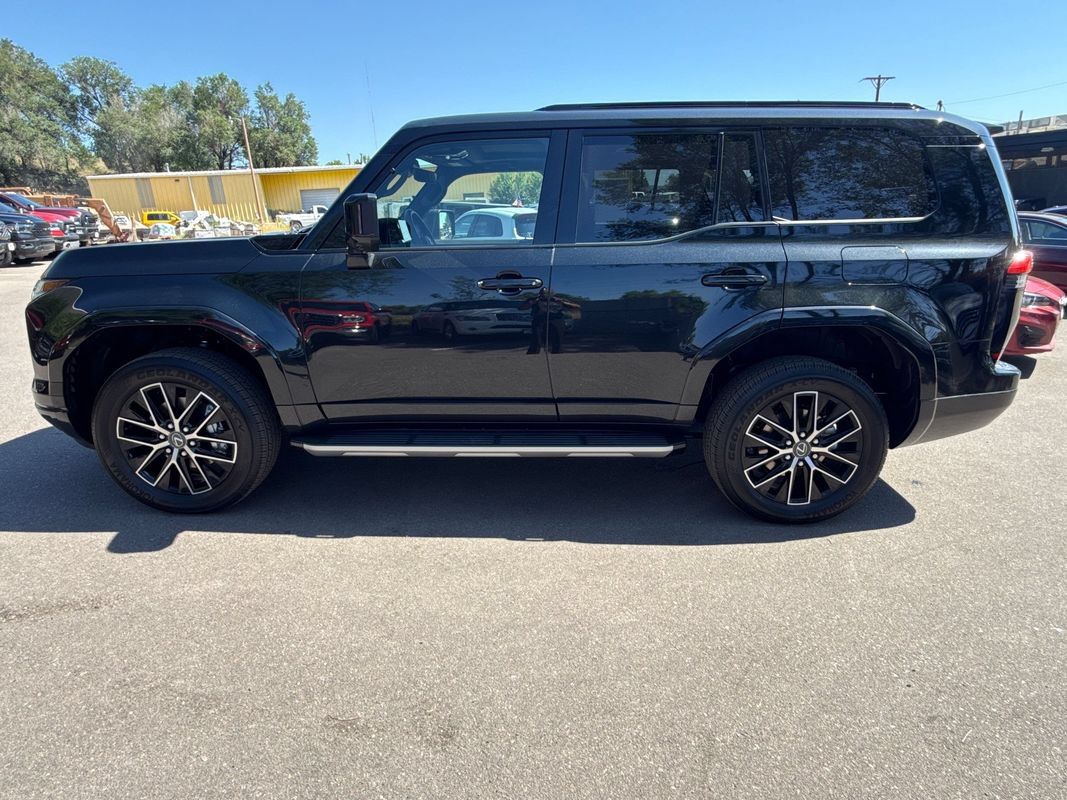 Used 2026 Lexus GX 550 w/ Accessory Package (2T) AWD/4WD image 4