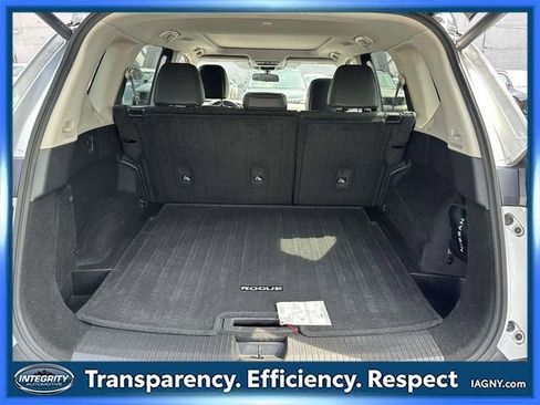 Certified 2022 Nissan Rogue SV w/ SV Premium Package AWD/4WD image 12