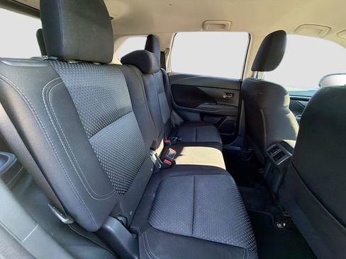 Used 2019 Mitsubishi Outlander SE AWD/4WD image 25