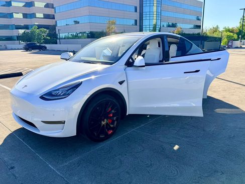 Used 2022 Tesla Model Y Long Range AWD/4WD image 36