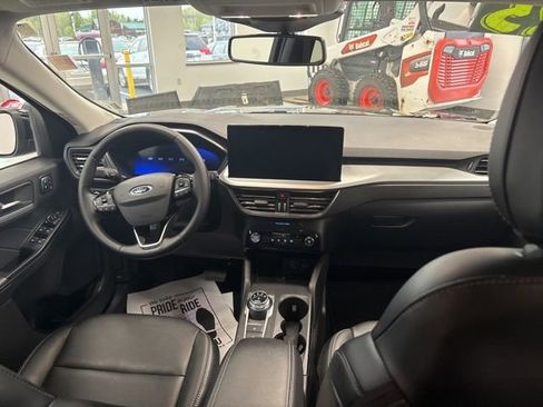 Used 2025 Ford Escape Platinum AWD/4WD image 2