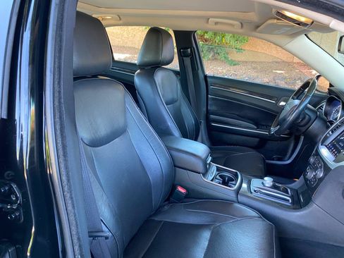 Used 2019 Chrysler 300 Limited AWD/4WD image 52