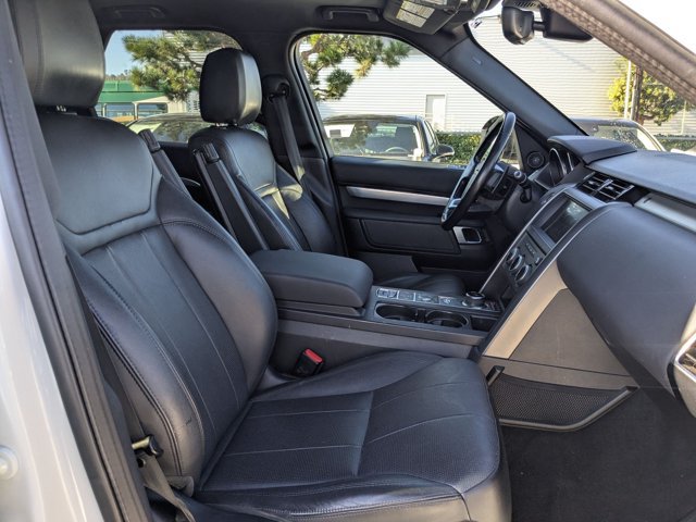 Used 2020 Land Rover Discovery Landmark AWD/4WD image 17