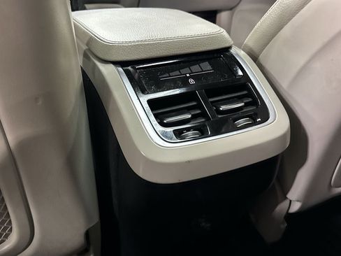Used 2021 Volvo XC90 T5 Momentum w/ Climate Package FWD image 28