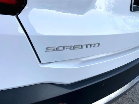 Certified 2025 Kia Sorento S image 28