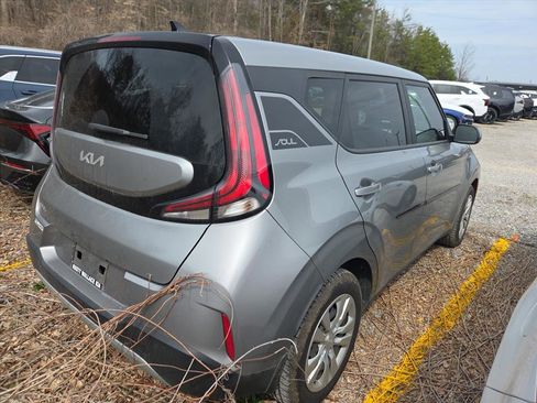 Used 2023 Kia Soul LX image 4