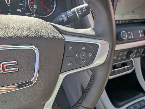 Certified 2023 GMC Acadia SLT w/ Technology Package image 16