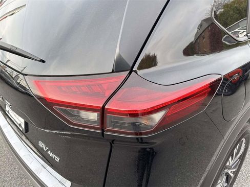 Used 2023 Nissan Rogue SV w/ SV Premium B Package image 11