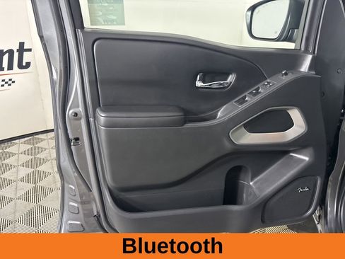 Used 2025 Nissan Frontier SV w/ SV Convenience Package RWD image 8