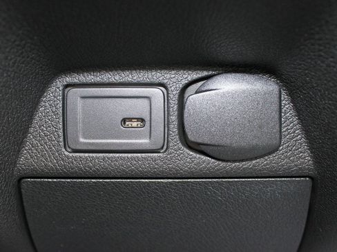 Used 2025 Mercedes-Benz Sprinter 2500 image 18