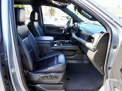 Used 2025 Chevrolet Suburban Z71 image 12