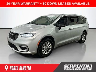 New 2026 Chrysler Pacifica Select