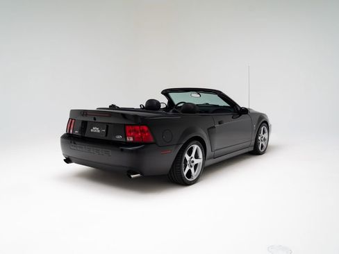 Used 2004 Ford Mustang Cobra RWD image 3