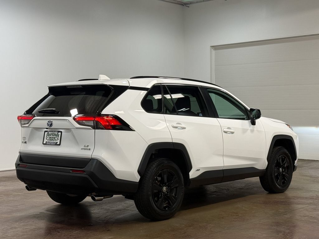 Used 2023 Toyota RAV4 LE AWD/4WD image 4