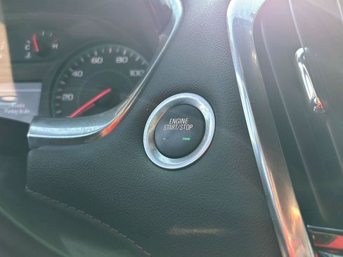 Used 2023 Chevrolet Traverse LT FWD image 19