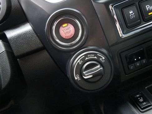 Used 2018 Nissan Titan SL w/ Midnight Edition AWD/4WD image 26