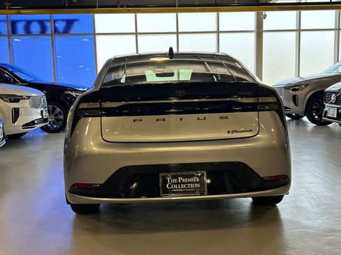 Used 2024 Toyota Prius Prime FWD image 3