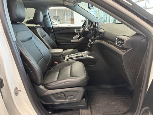 Used 2023 Ford Explorer Limited w/ Limited Technology Package AWD/4WD image 17