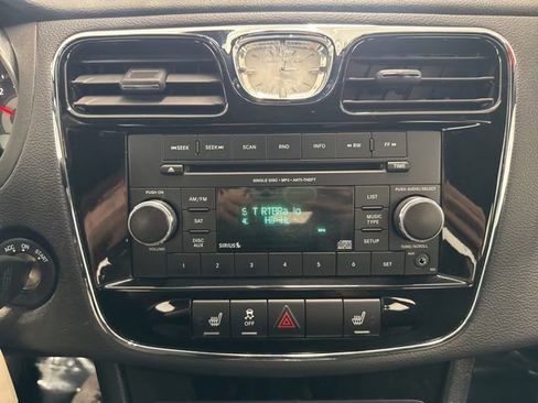 Used 2013 Chrysler 200 Limited FWD image 34