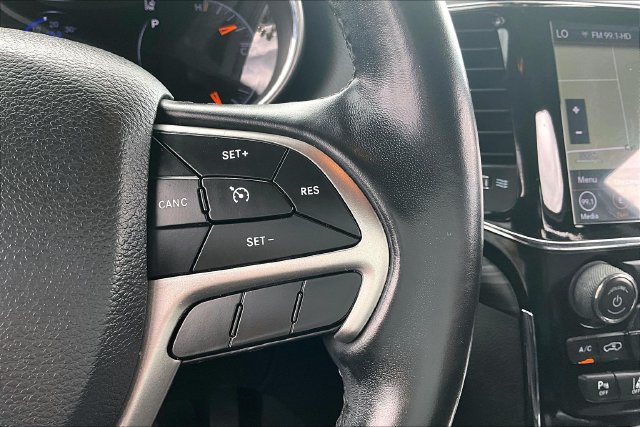Used 2020 Jeep Grand Cherokee Laredo AWD/4WD image 12