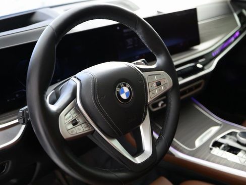 Used 2023 BMW X7 xDrive40i w/ Executive Package image 21