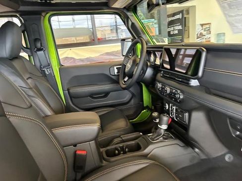 New 2025 Jeep Gladiator Sport w/ Premium Package image 26