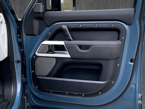 Used 2024 Land Rover Defender 110 S image 28