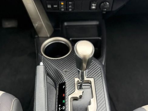 Used 2015 Toyota RAV4 Limited image 33