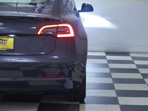 Used 2023 Tesla Model 3 Standard Range image 30